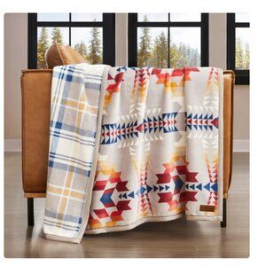 Pendleton Reversible Plush Throw Legend Lake Gray